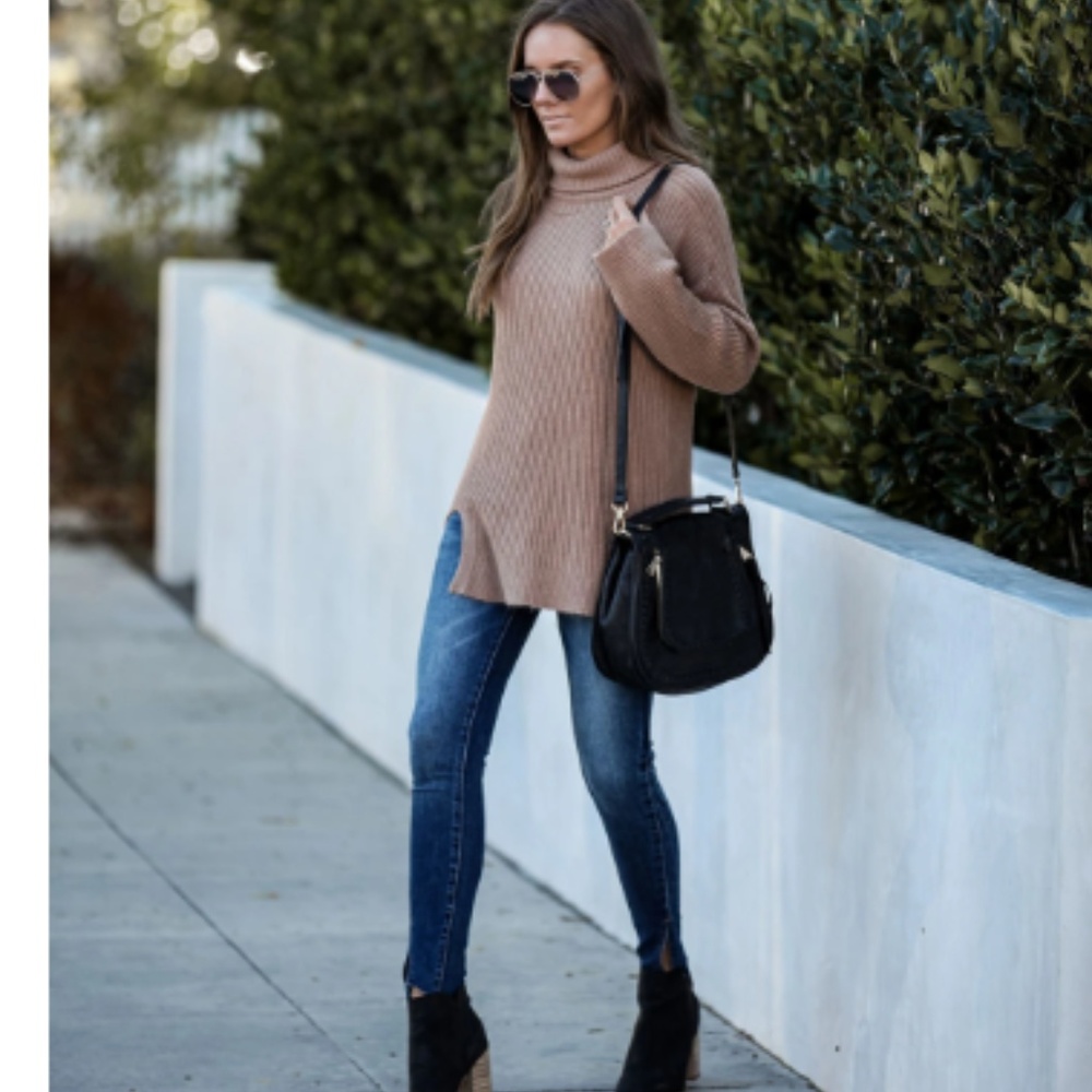ESSEX DR. Ribbed Knit Turtleneck Sweater
